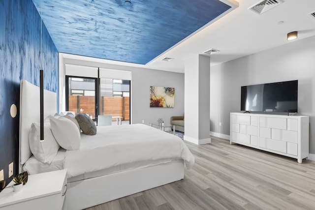 Global Luxury Suites at The Arches-Luxury Studio Suite, 1 King Bed-2