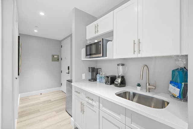 Global Luxury Suites at The Arches-Deluxe Double Room, 2 Queen Beds, Balcony-10