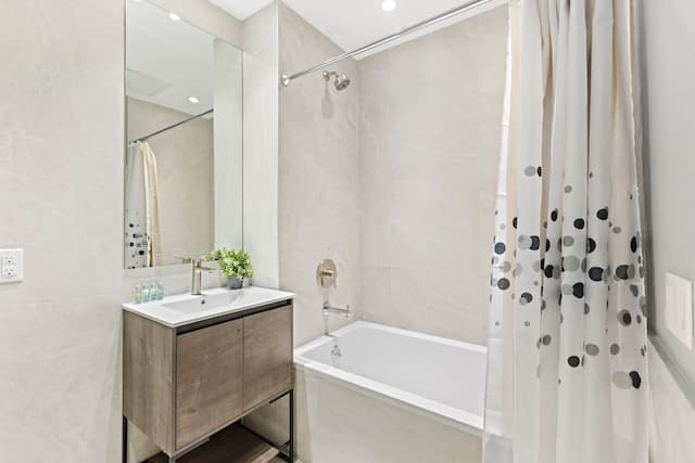 Global Luxury Suites at The Arches-Deluxe Double Room, 2 King Beds-8