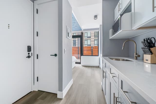 Global Luxury Suites at The Arches-Deluxe Studio Suite, 1 Queen Bed, Balcony-7