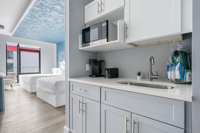 Global Luxury Suites at The Arches-Deluxe Double Room, 2 Queen Beds-7