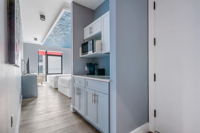 Global Luxury Suites at The Arches-Deluxe Double Room, 2 Queen Beds-5