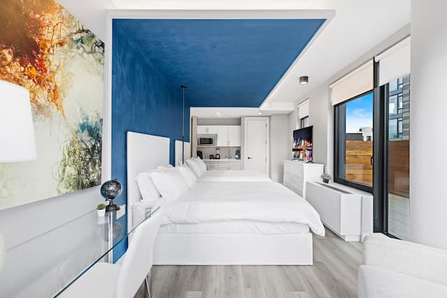 Global Luxury Suites at The Arches-Deluxe Double Room, 2 Queen Beds, Balcony-2