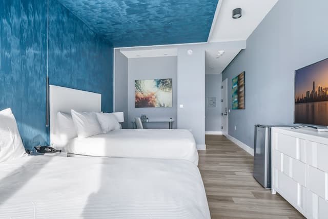 Global Luxury Suites at The Arches-Deluxe Double Room, 2 Queen Beds-2