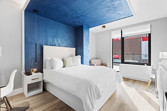 Global Luxury Suites at The Arches-Luxury Studio Suite, 1 Queen Bed-3