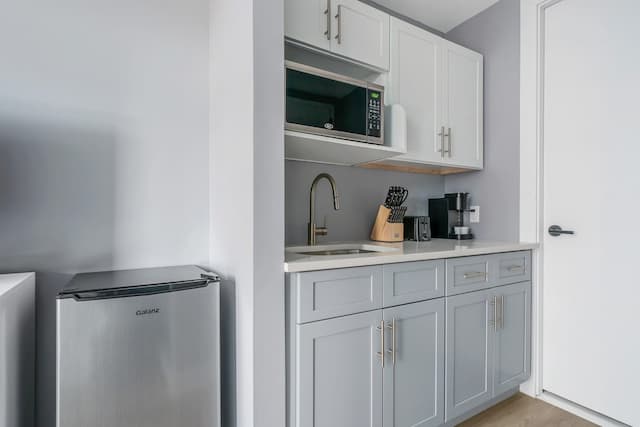 Global Luxury Suites at The Arches-Deluxe Studio Suite, 1 Queen Bed, Balcony-4