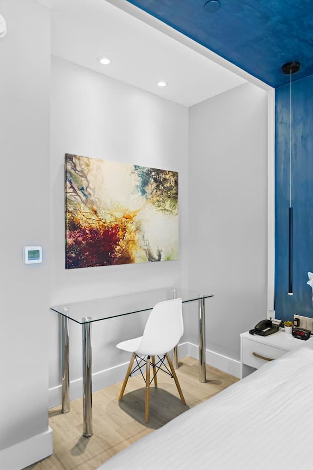 Global Luxury Suites at The Arches-Luxury Studio Suite, 1 Queen Bed-4