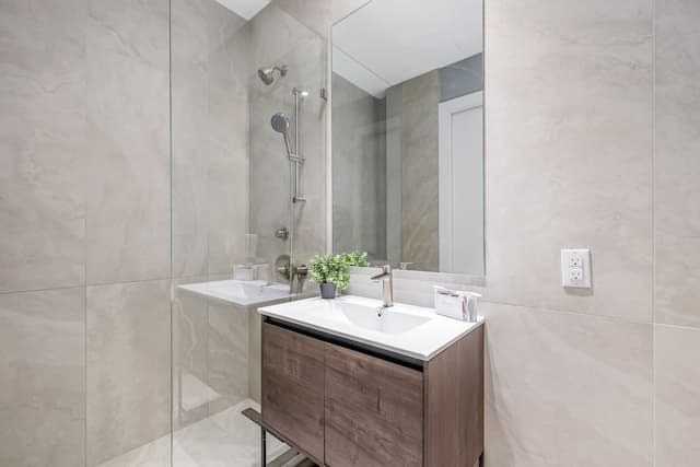 Global Luxury Suites at The Arches-Deluxe Double Room, 2 Queen Beds-9