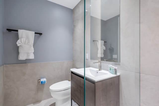 Global Luxury Suites at The Arches-Deluxe Studio Suite, 1 Queen Bed, Balcony-11