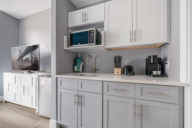 Global Luxury Suites at The Arches-Deluxe Studio Suite, 1 Queen Bed, Balcony-5