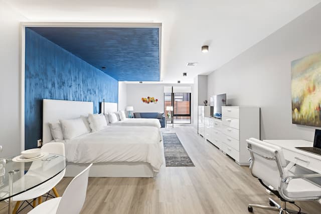 Global Luxury Suites at The Arches-Deluxe Double Room, 2 King Beds-2