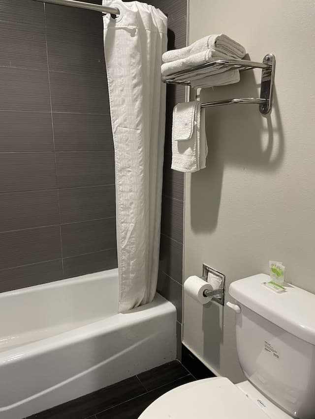 Villa Inn & Suites-Standard Room, Smoking-3