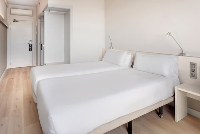 B&B Hotel Barcelona Viladecans-Double or Twin Room-1
