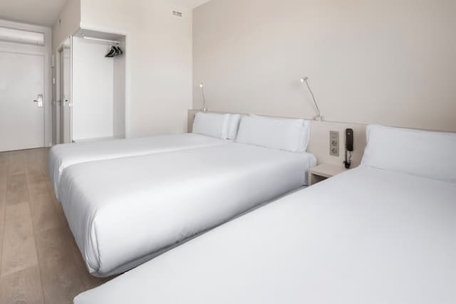 B&B Hotel Barcelona Viladecans-Triple Room-3