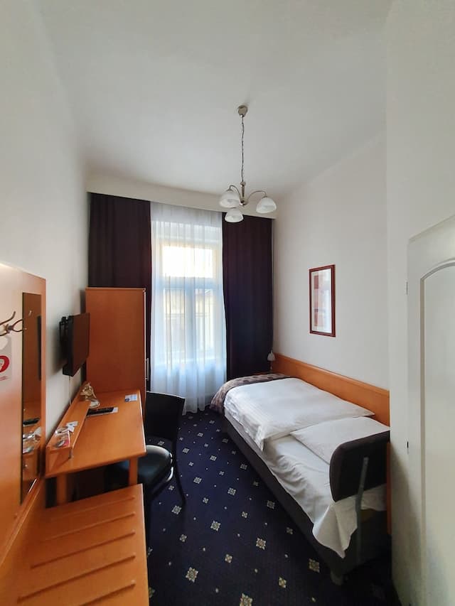 Hotel Máchova-Standard Single Room-3