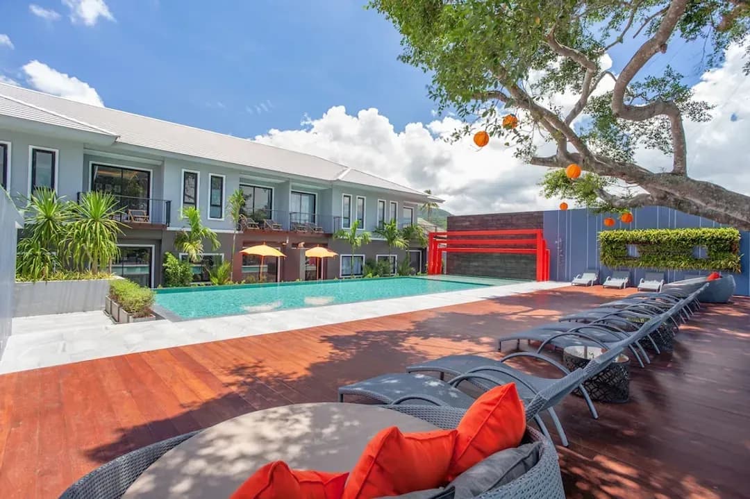 普吉府-查龍湖酒店