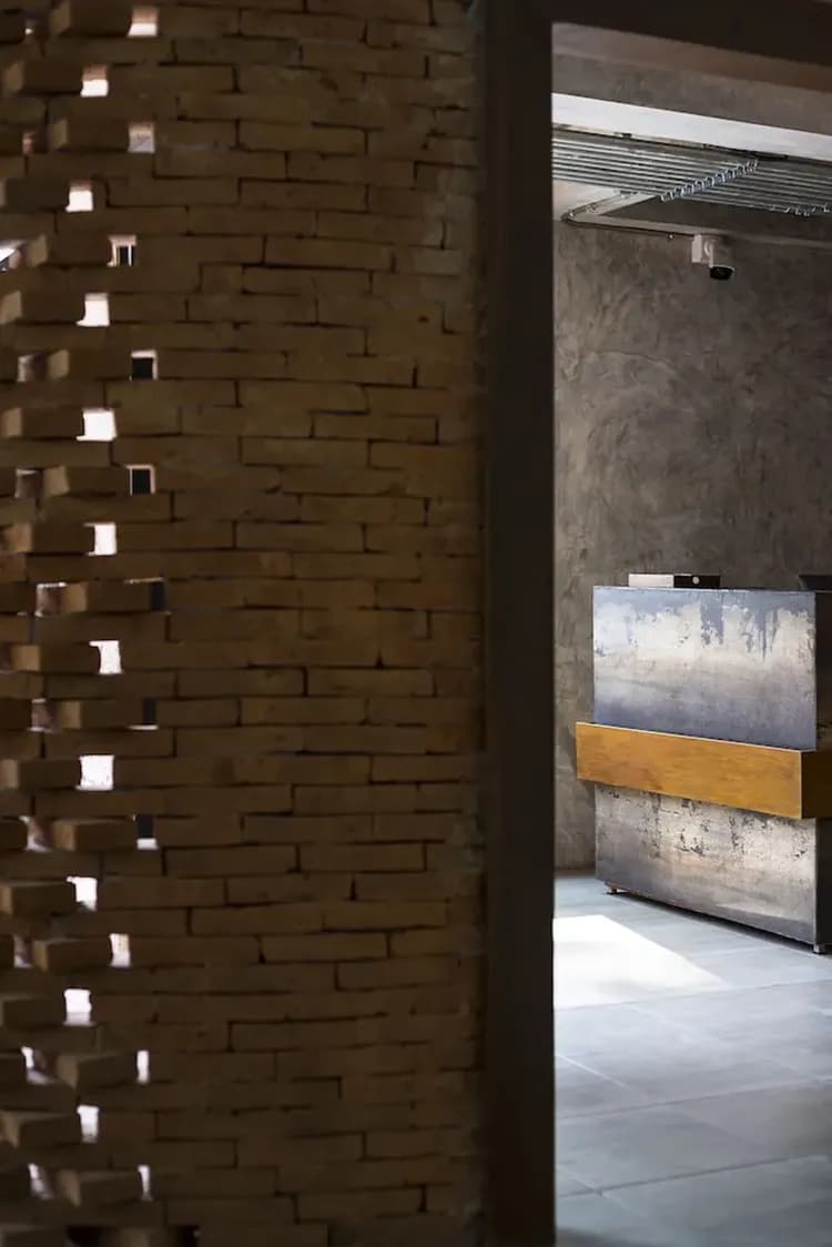 Check-in/check-out kiosk