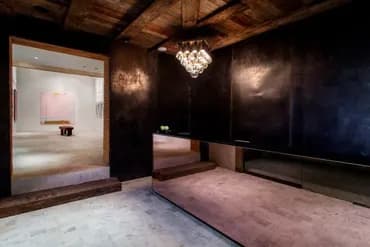 Check-in/check-out kiosk