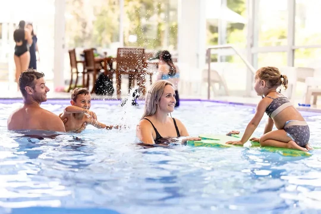 Canterbury District-Commodore Airport Hotel