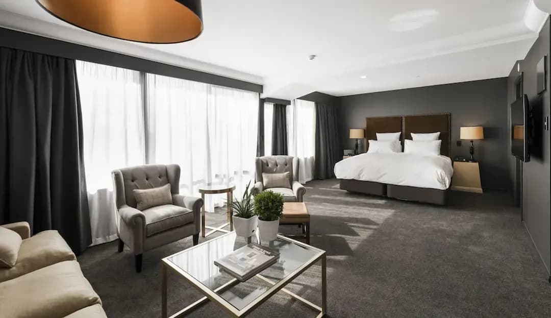 Canterbury District-Hotel Montreal