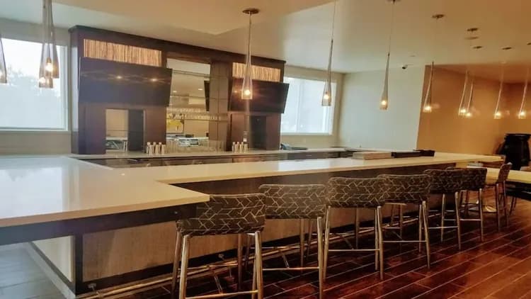Lobby lounge