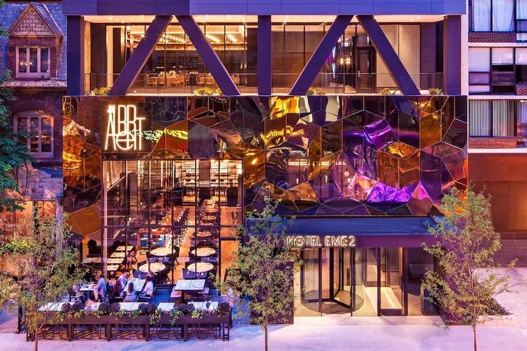 Cook County-Hotel EMC2, Autograph Collection