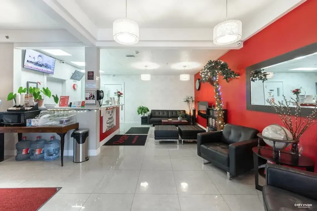 British Columbia-Queens Hotel