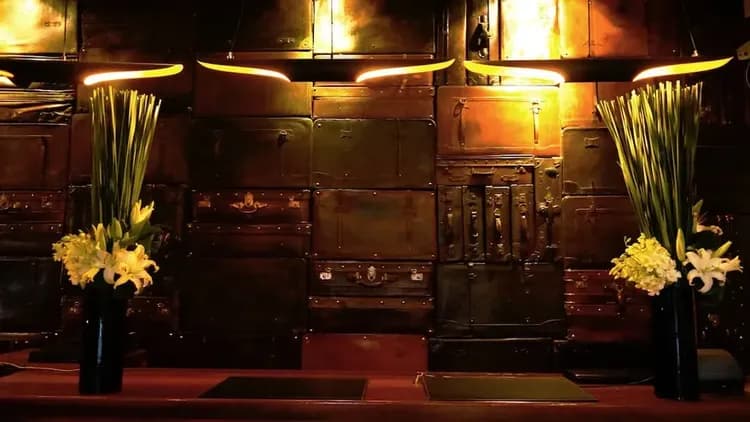 Check-in/check-out kiosk