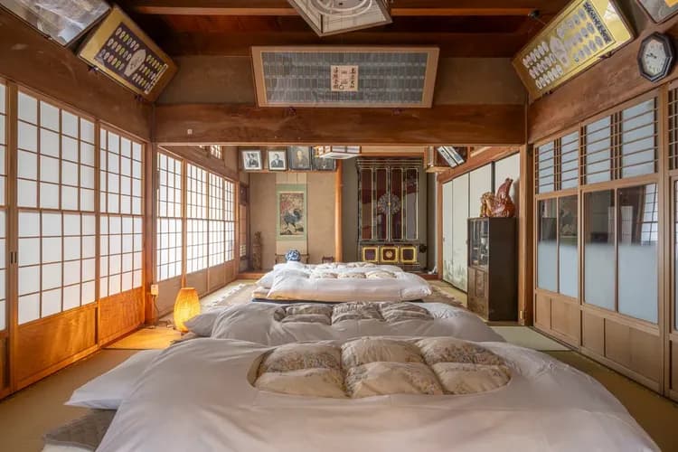 お布団は全て高級羽毛布団です。