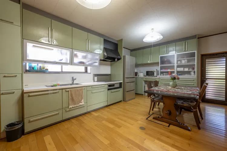 キッチンとダイニング