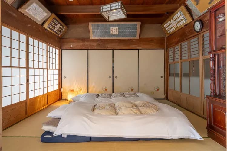 敷布団の下にマットレスを敷くことも出来ます。