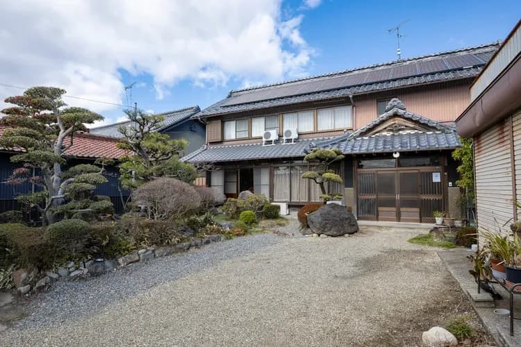 築60年の古民家を美しくリノベーション。伝統と快適性が出会う空間です。