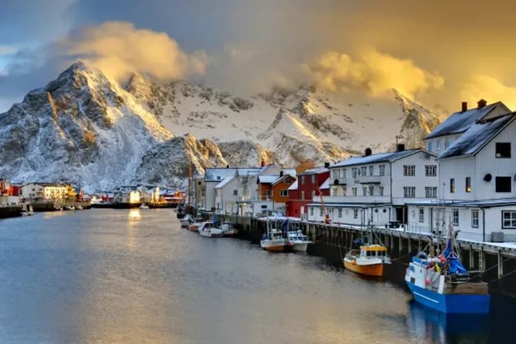 北極圈、幸福極光~羅浮敦群島、馴鹿雪橇營火會、皮艇捕蟹體驗、住宿傳統漁屋11日-6