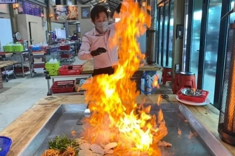 特別安排~浮誇系火焰夯金黃卡滋五花肉+美味肉香炒飯