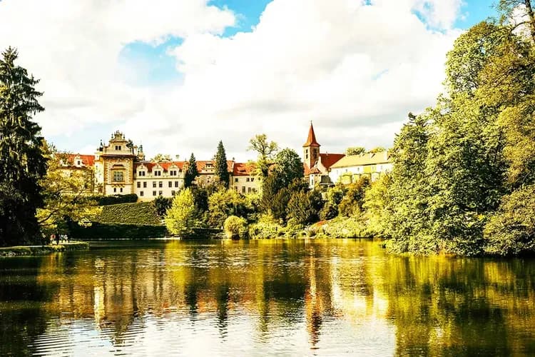 【阿聯假期】超值小東歐12天EK~三遊船、哈斯達特、國王湖、普魯洪尼斯公園、庫倫洛夫、皮爾森、購物村、米推餐-8