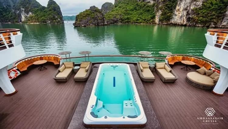 Jacuzzi pool