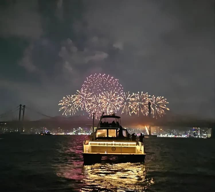 【釜山出發】Yacht Holic 釜山藍海遊艇巡航|海上煙火秀、贈飲料點心 ★獨家7折起★-9