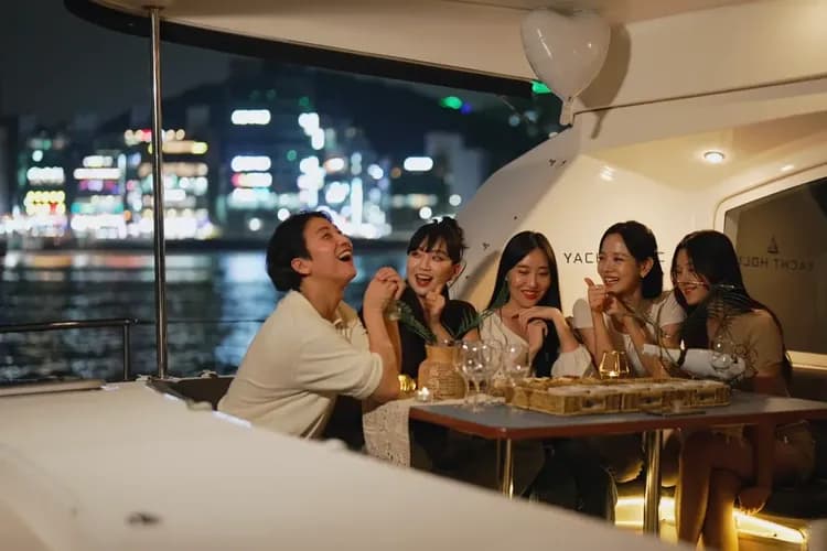 【釜山出發】Yacht Holic 釜山藍海遊艇巡航|海上煙火秀、贈飲料點心 ★獨家7折起★-5