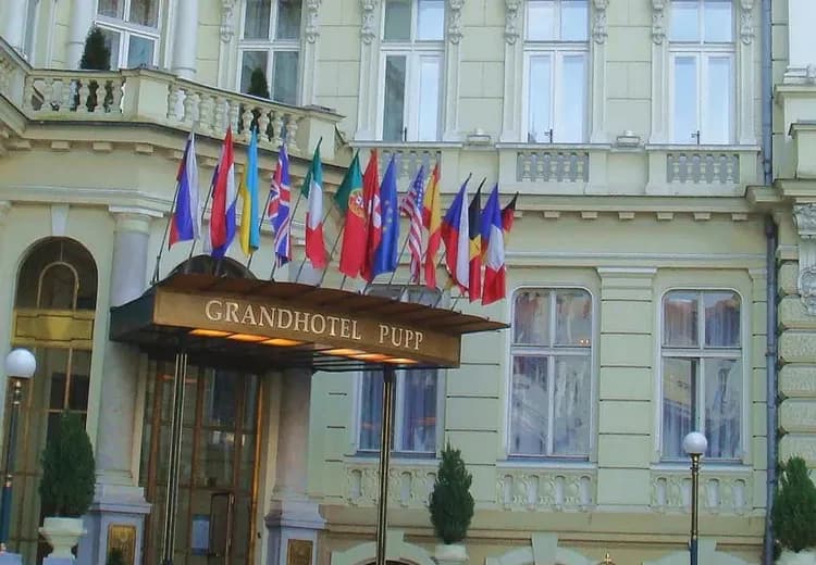 Pupp 或 Esplanade 或同級