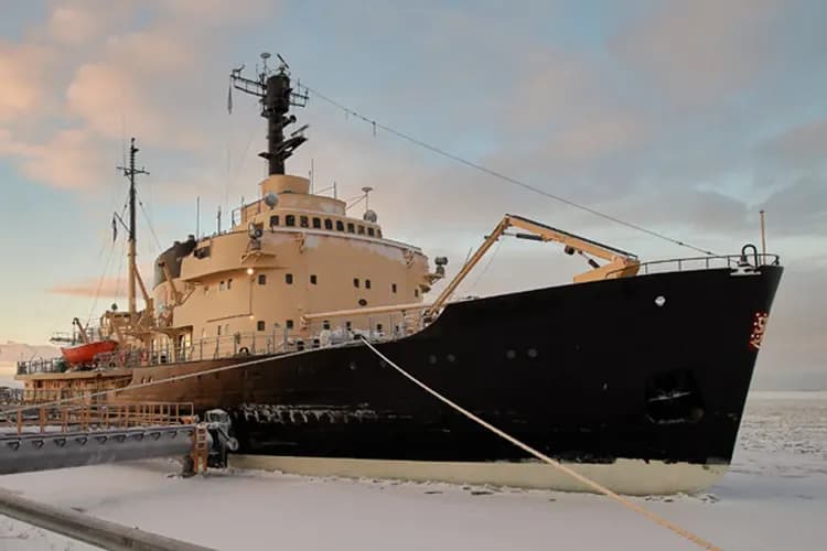 芬蘭幸福極光~極光玻璃屋、帝王蟹破冰船、星空夜臥火車、冰原歷險體驗11日-12