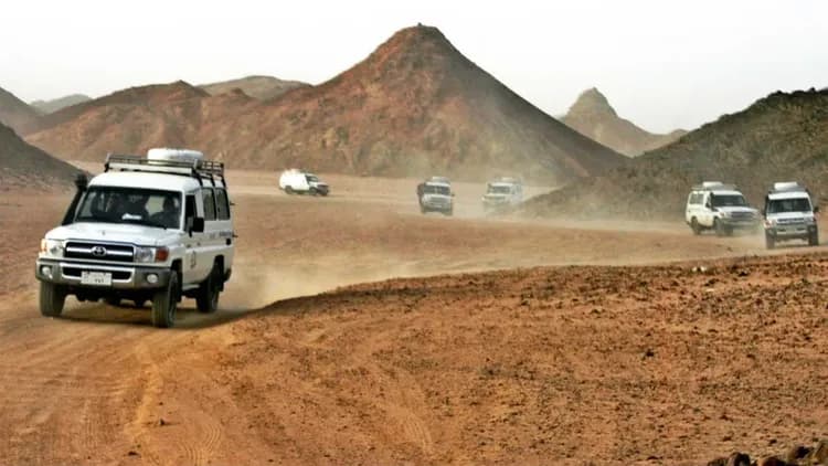 胡佳達(沙漠吉普車+貝都因村落)