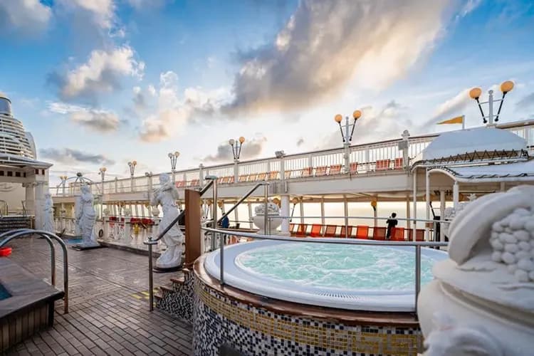 【麗星郵輪探索星號-浪趴郵輪派對】那霸3天-週三出發-7