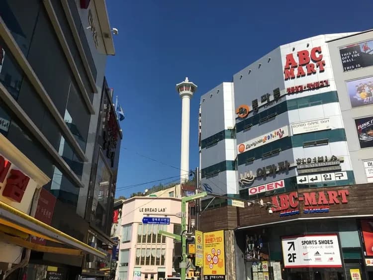 冬遊釜山|室外滑雪體驗.樂天探索樂園.季節限定採果樂.天空膠囊列車.金庫咖啡廳.韓式汗蒸幕體驗(一站購物彩妝)五日|高雄-6