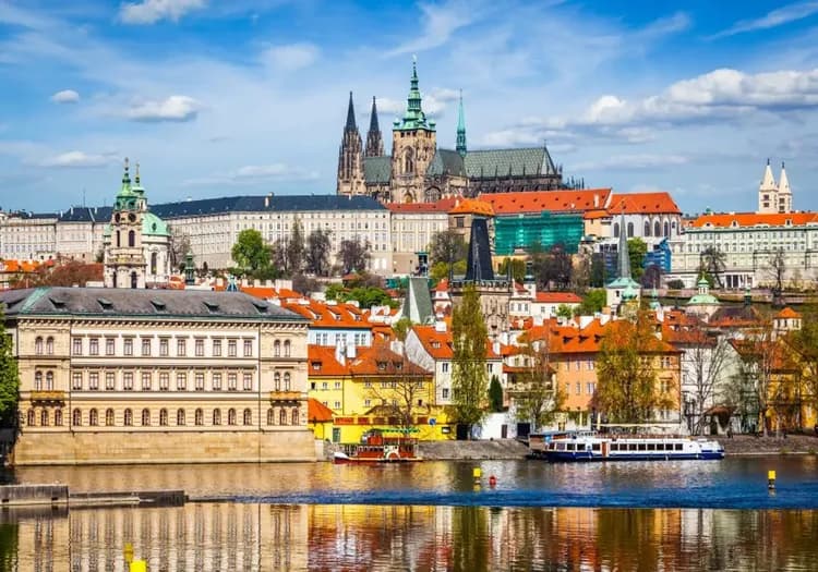 捷克布拉格景點推薦城堡區,參觀舊皇宮聖維特大教堂與黃金小巷