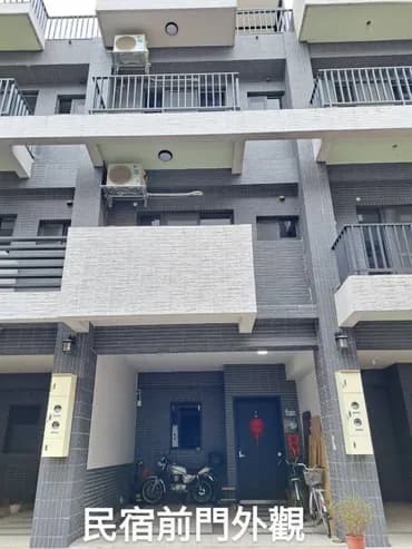 KUNBA 睏飽民宿入口|旅人從這裡走進來,開啟在花蓮的住宿時光。