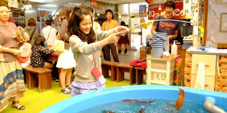 釣花枝體驗(品嚐花枝生魚片)
