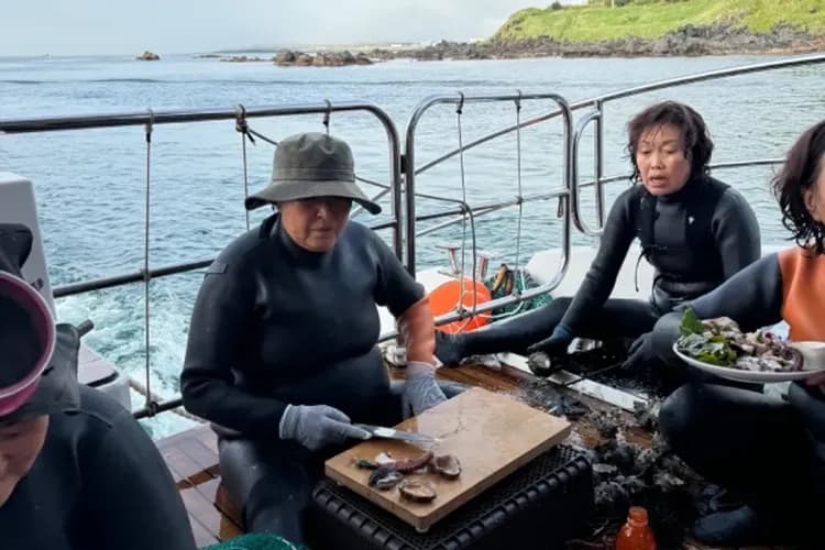 彩虹帆船遊艇體驗(海女表演秀+品嘗現撈海味)-彩虹遊艇體驗之旅(海女表演秀+品嘗現撈海味)