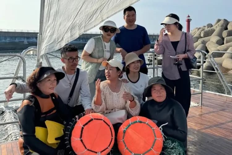 彩虹帆船遊艇體驗(海女表演秀+品嘗現撈海味)-彩虹遊艇體驗之旅(海女表演秀+品嘗現撈海味)