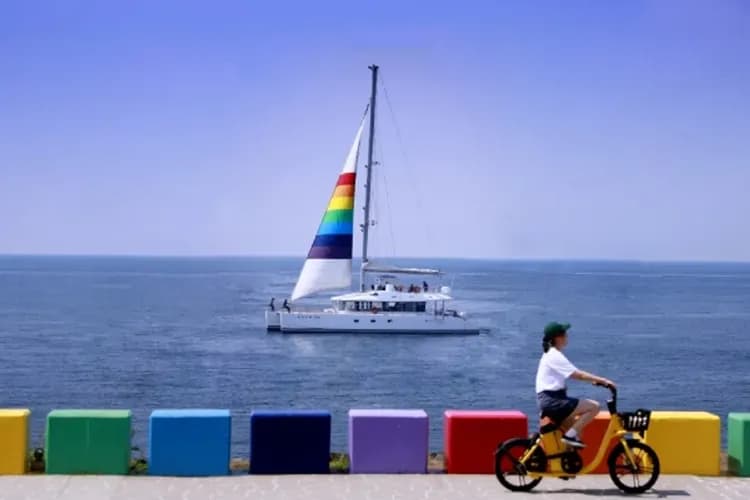 彩虹帆船遊艇體驗(海女表演秀+品嘗現撈海味)-彩虹遊艇體驗之旅(海女表演秀+品嘗現撈海味)