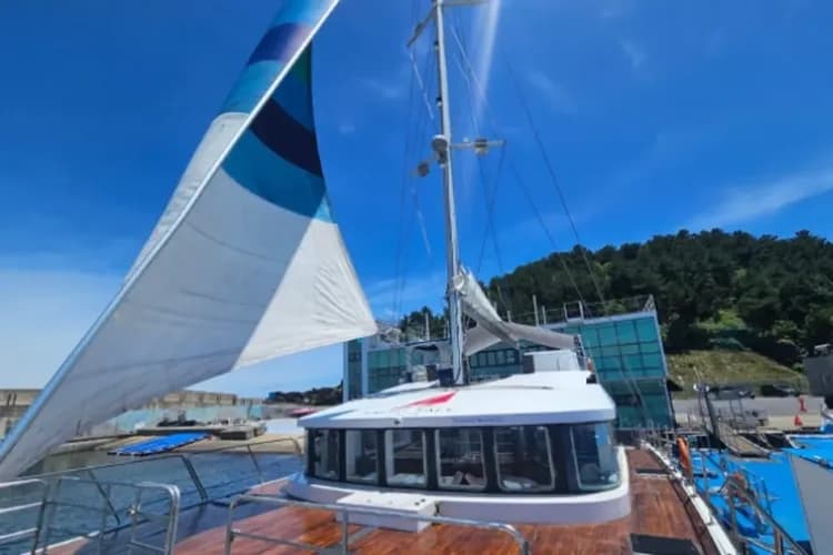 彩虹帆船遊艇體驗(海女表演秀+品嘗現撈海味)-彩虹遊艇體驗之旅(海女表演秀+品嘗現撈海味)